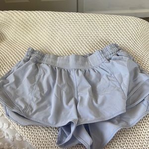 2.5 low rise lululemon hotty hots